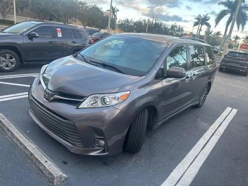 2020 Toyota Sienna XLE