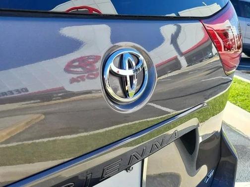 2020 Toyota Sienna XLE