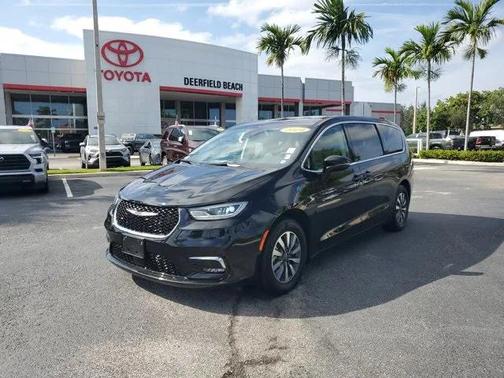 2024 Chrysler Pacifica Hybrid Select