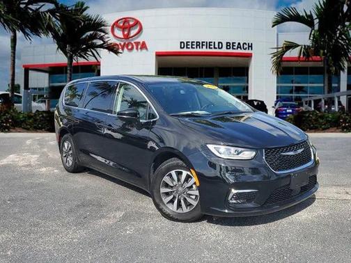 2024 Chrysler Pacifica Hybrid Select