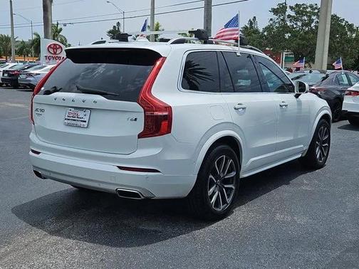 2016 Volvo XC90 T6 Momentum