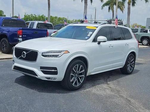 2016 Volvo XC90 T6 Momentum