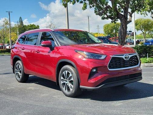 Ruby Flare Pearl 2026 Toyota Highlander XLE