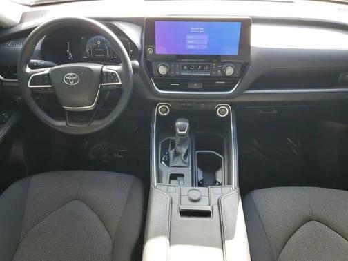 2025 Toyota Highlander LE