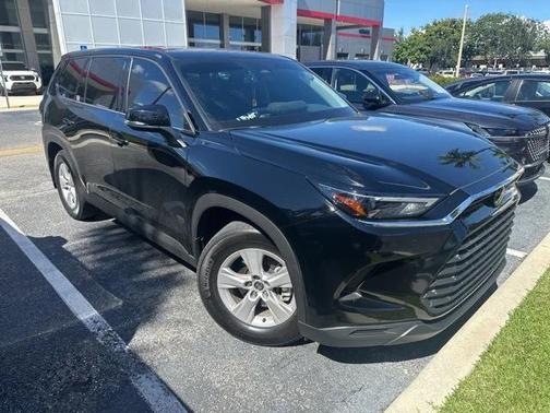 2025 Toyota Highlander LE