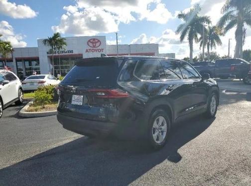 2025 Toyota Highlander LE
