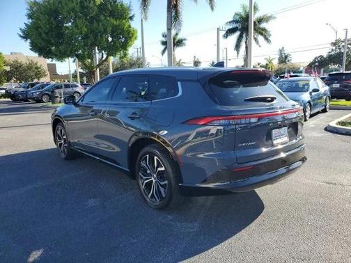 2025 Toyota Crown Signia XLE