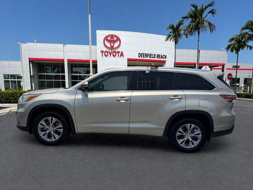 Creme Brulee 2015 Toyota Highlander XLE