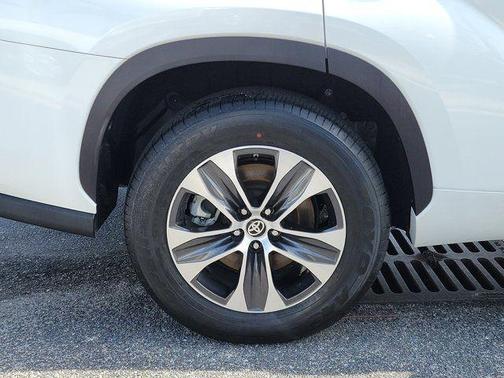 Wind Chill Pearl 2022 Toyota Highlander XLE