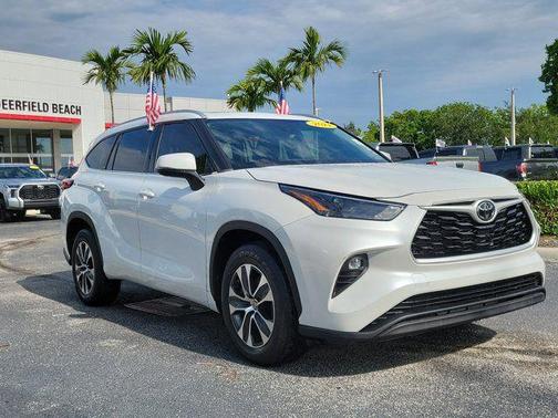 Wind Chill Pearl 2022 Toyota Highlander XLE