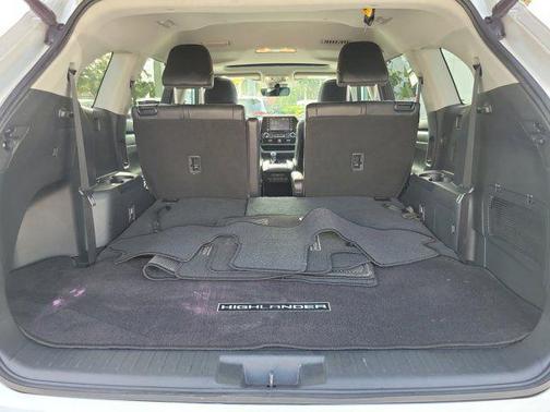 Wind Chill Pearl 2022 Toyota Highlander XLE