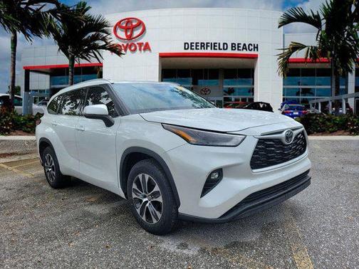 Wind Chill Pearl 2022 Toyota Highlander XLE