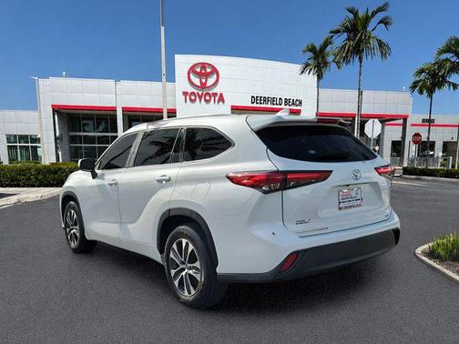 Wind Chill Pearl 2022 Toyota Highlander XLE
