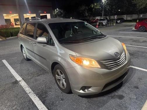 2016 Toyota Sienna LE