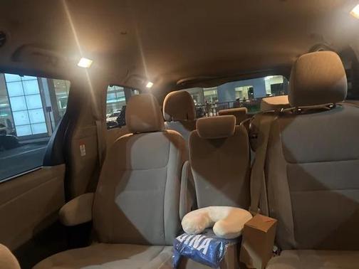 2016 Toyota Sienna LE