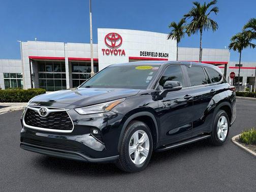 Midnight Black Metallic 2024 Toyota Highlander LE