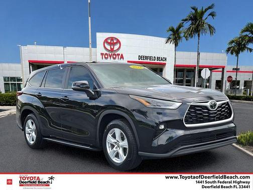 Midnight Black Metallic 2024 Toyota Highlander LE