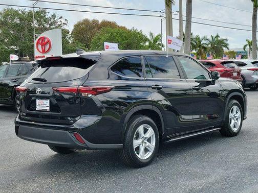 Midnight Black Metallic 2024 Toyota Highlander LE