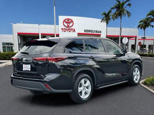 Midnight Black Metallic 2024 Toyota Highlander LE