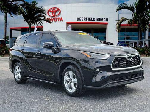 Midnight Black Metallic 2024 Toyota Highlander LE