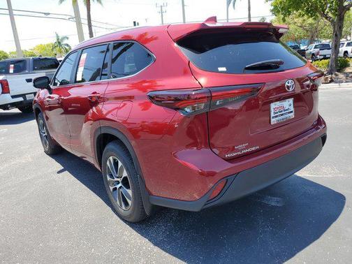 2025 Toyota Highlander XLE