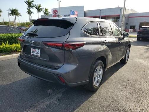 2024 Toyota Highlander LE