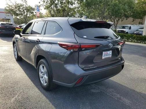 2024 Toyota Highlander LE