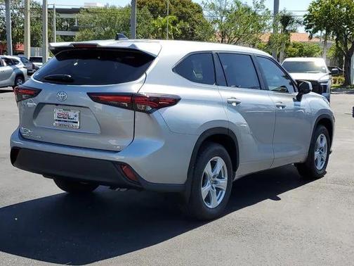 2025 Toyota Highlander LE