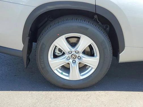 2025 Toyota Highlander LE