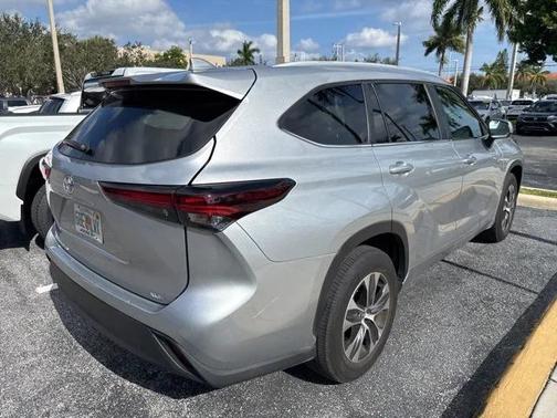 2024 Toyota Highlander LE