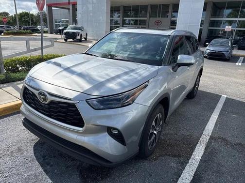 2024 Toyota Highlander LE