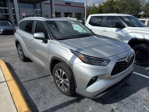 2024 Toyota Highlander LE