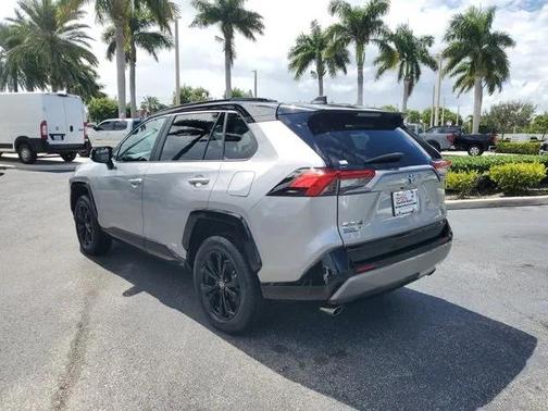 2023 Toyota RAV4 Hybrid SE