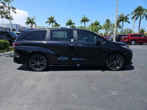 2025 Toyota Sienna XSE 7 Passenger