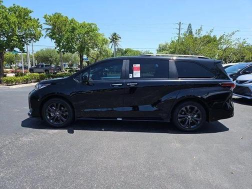 2025 Toyota Sienna XSE 7 Passenger