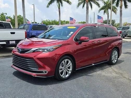 2024 Toyota Sienna Platinum 7 Passenger