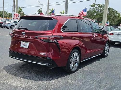 2024 Toyota Sienna Platinum 7 Passenger