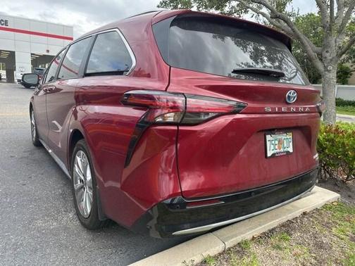 2024 Toyota Sienna Platinum 7 Passenger