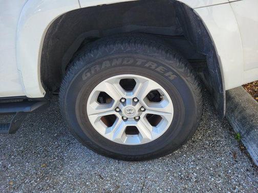 Super White 2020 Toyota 4Runner SR5