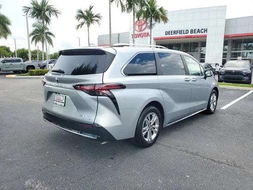2024 Toyota Sienna Platinum 7 Passenger