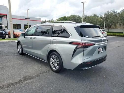 2024 Toyota Sienna Platinum 7 Passenger