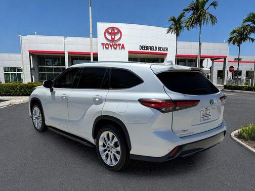Wind Chill Pearl 2022 Toyota Highlander Hybrid Limited