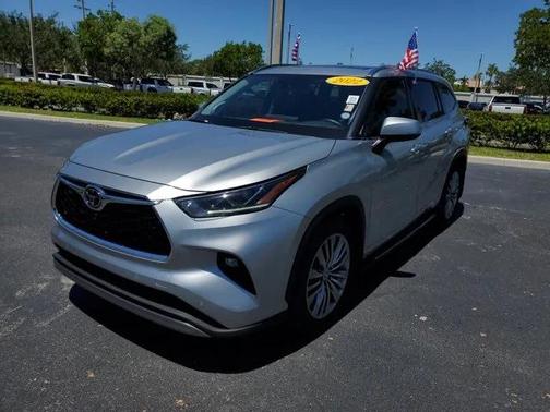 2022 Toyota Highlander Platinum