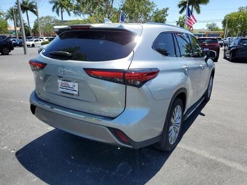 2022 Toyota Highlander Platinum