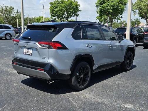 2025 Toyota RAV4 Hybrid SE