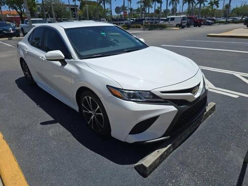 2020 Toyota Camry SE