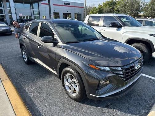 2022 Hyundai TUCSON SE