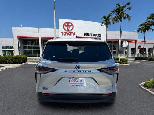Celestial Silver Metallic 2025 Toyota Sienna XLE
