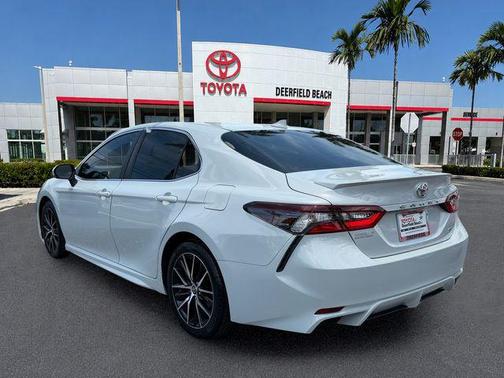 Ice Edge 2022 Toyota Camry SE
