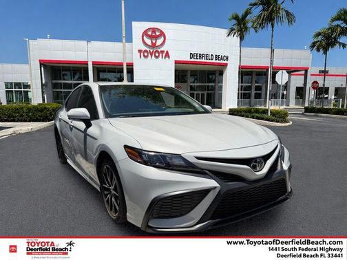 Ice Edge 2022 Toyota Camry SE